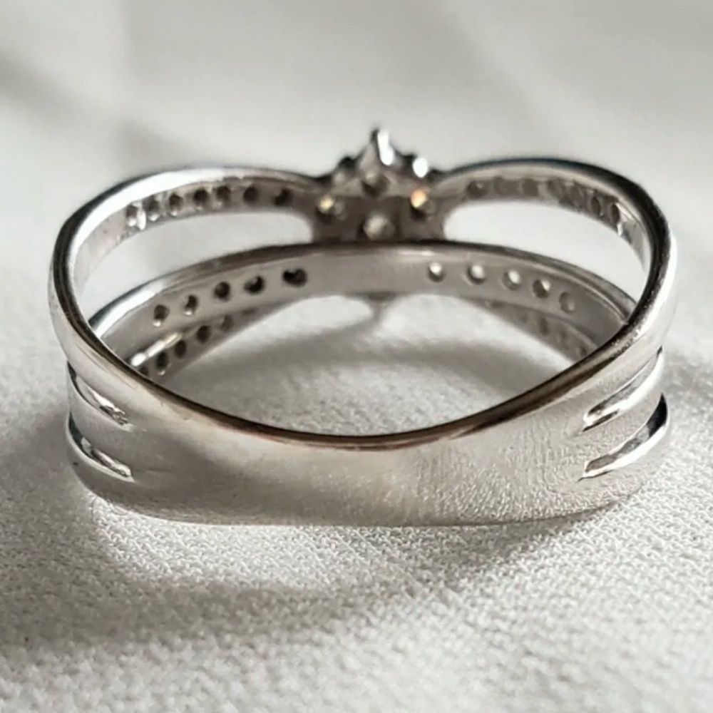 18K White Gold Diamond Bow Ribbon Ring Cuff - Openwork Ribbons - Size 7.25 - Picture 8 of 15